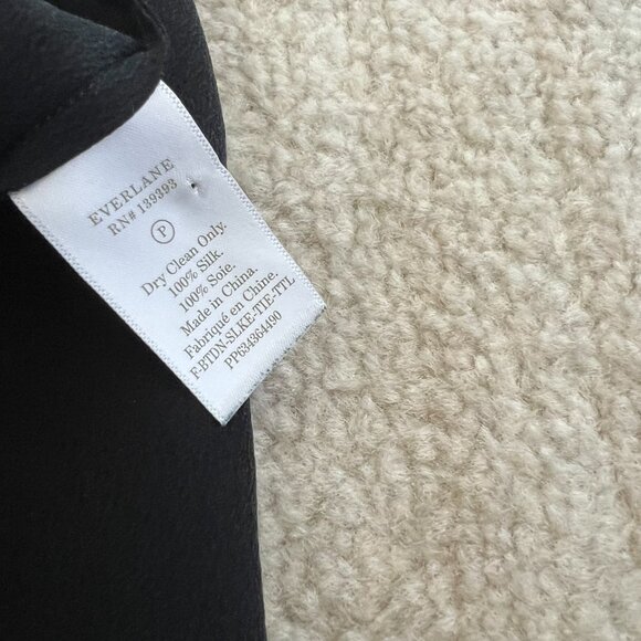 Everlane 100% Silk Boxy Sleeveless Tie Neck Black Blouse Top 4 - Picture 9 of 9